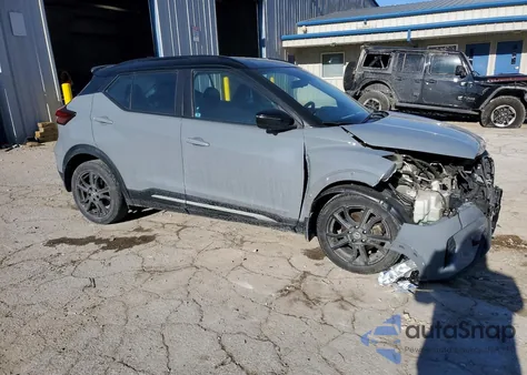 2021 Nissan Kicks Sr z USA, uszkodzony, nr VIN 3N1CP5DV1ML562576